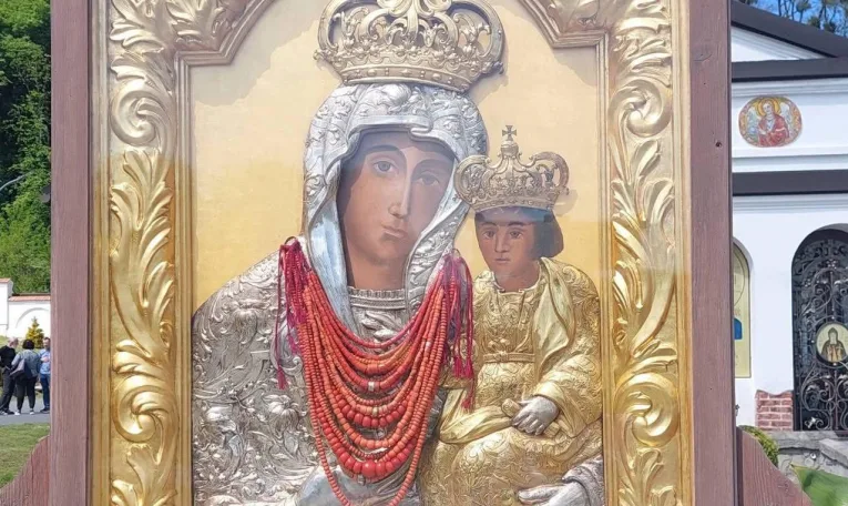 На горищі митрополичих палат Унівської Лаври знайшли заховані у 1940-х роках церковні реліквії