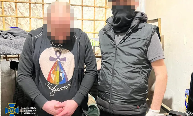 СБУ та Нацполіція викрили канал збуту бойової зброї та вибухівки: організатор керував схемою з колонії