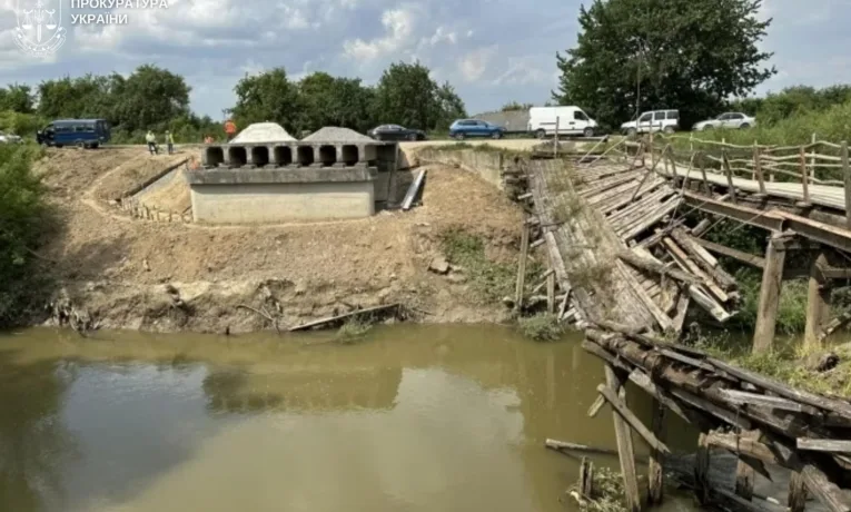 На Львівщині судитимуть директора фірми за привласнення понад 200 тис. грн під час будівництва моста через Дністер