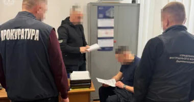 На Львівщині митника підозрюють у пропуску контрабанди на майже 7 млн грн