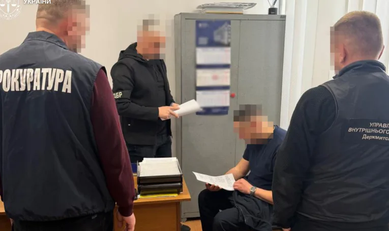 На Львівщині митника підозрюють у пропуску контрабанди на майже 7 млн грн