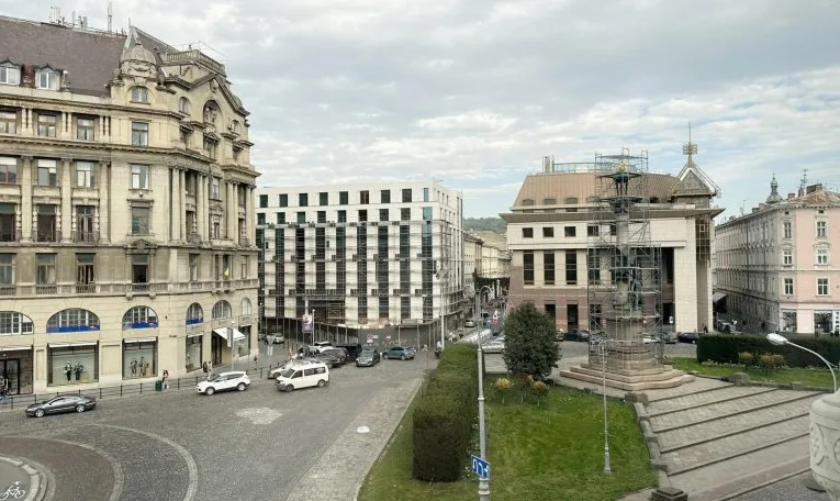 Львівська міськрада погодила будівництво підземного паркінгу на площі Міцкевича