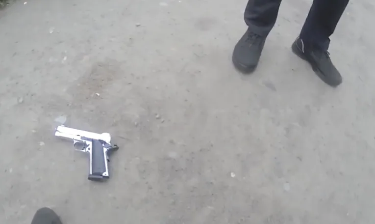 У Львові патрульні затримали 18-річного хлопця з предметом, схожим на пістолет