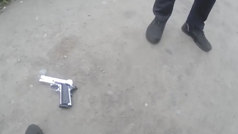 У Львові патрульні затримали 18-річного хлопця з предметом, схожим на пістолет