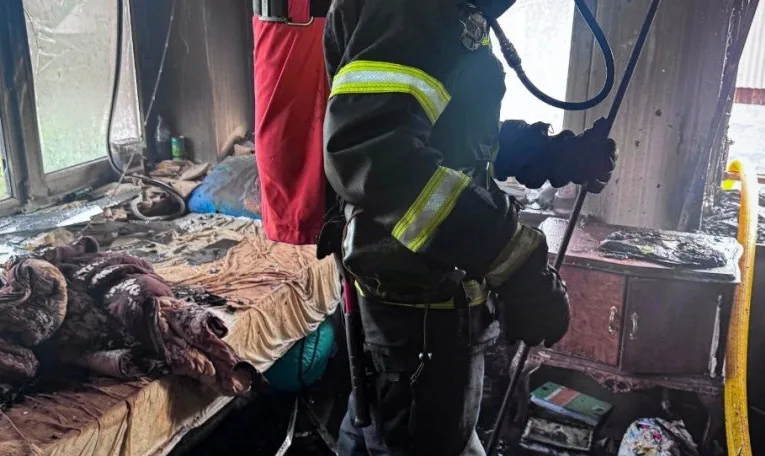 Через несправний телефон у будинку в Дрогобичі спалахнула пожежа і постраждали двоє дітей