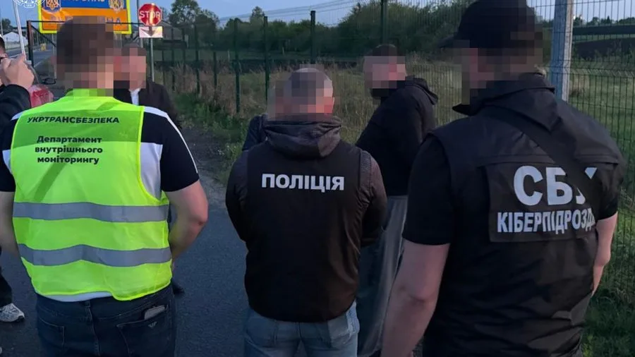 Ексдепутату Самбірської райради та його брату повідомили про підозру у підкупі посадовця Держтрансбезпеки