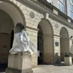 У Львові левів біля Ратуші одягнули у вишиванки