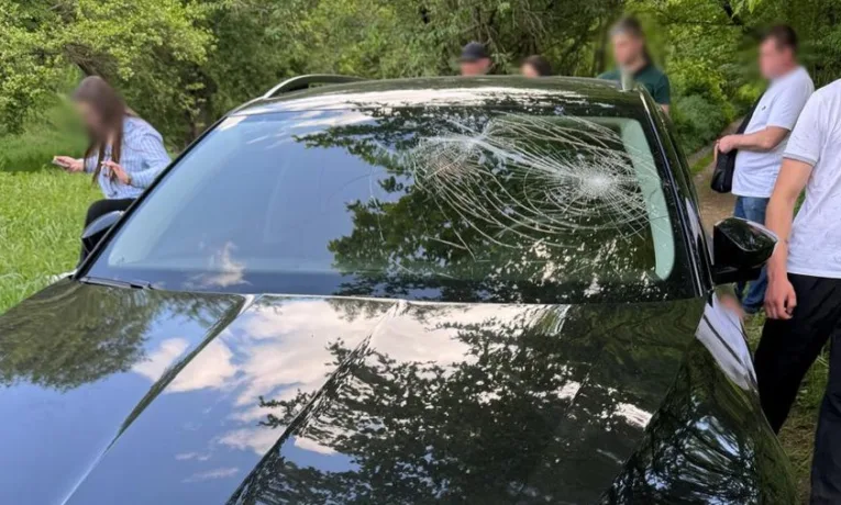 Тікав від правоохоронців та збив автівкою поліцейського: затримали стоматолога однієї з поліклінік Львова