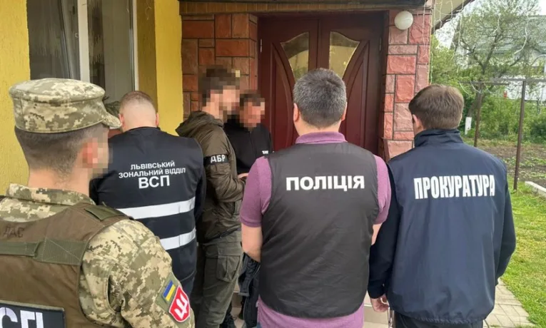 12 000 доларів США за “викуп” з приміщення ТЦК: у Львові підозрюють посадовця ДУ “Центр пробації”