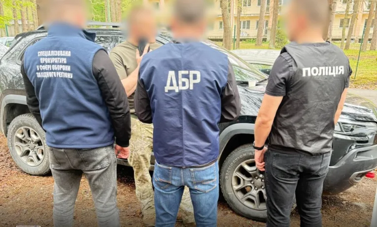 Військового з Львівщини затримали на хабарі за поставку 380 тонн щебеню