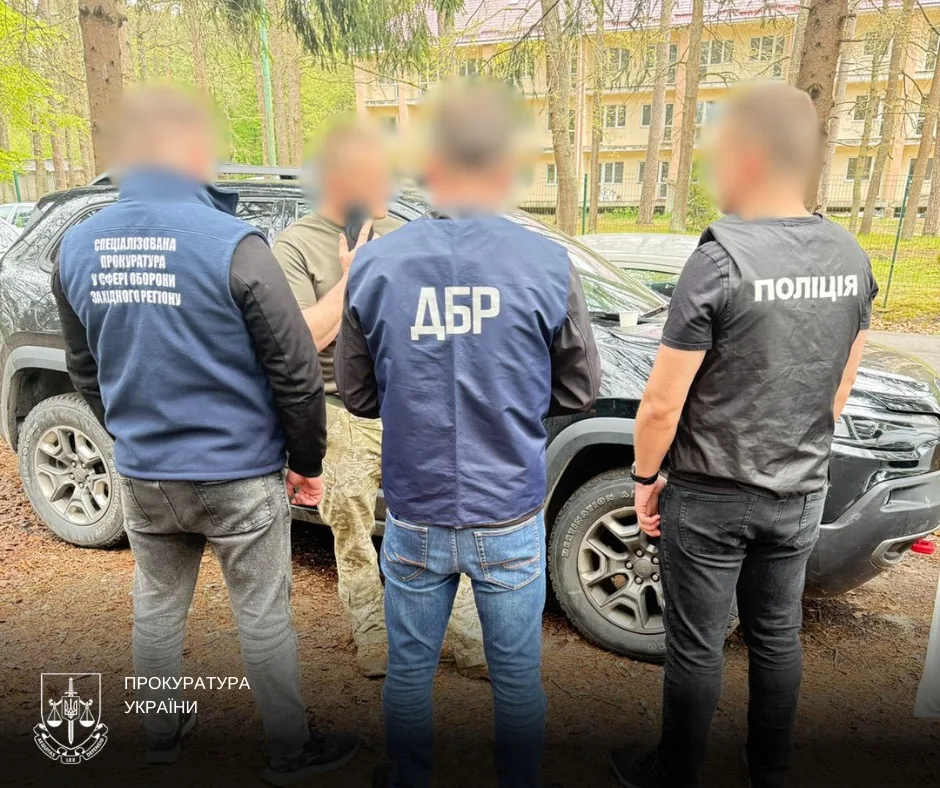 Військового з Львівщини затримали на хабарі за поставку 380 тонн щебеню