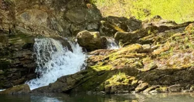У Бориславі посеред міста ховається унікальний водоспад на річці Тисмениця