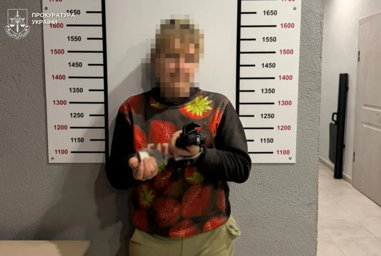 На Львівщині жінка жорстоко побила кочергою батька: він в реанімації