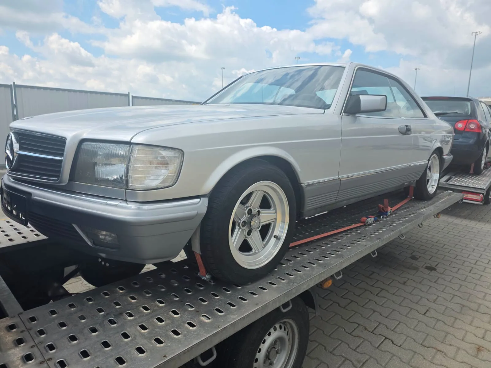 Львівські викрили спробу ввезення колекційного Mercedes як «гуманітарної допомоги» для Нацгвардії