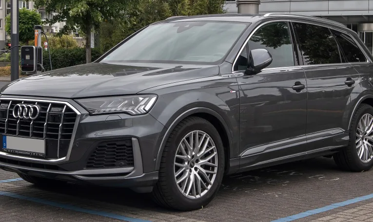Керівницю благодійного фонду оштрафували за спробу ввезти Audi Q7 під виглядом гуманітарної допомоги