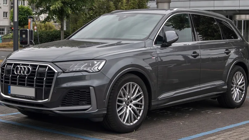 Керівницю благодійного фонду оштрафували за спробу ввезти Audi Q7 під виглядом гуманітарної допомоги