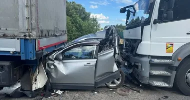 У Львівському районі на трасі Київ–Чоп сталася ДТП за участі трьох авто: водія кросовера госпіталізовано