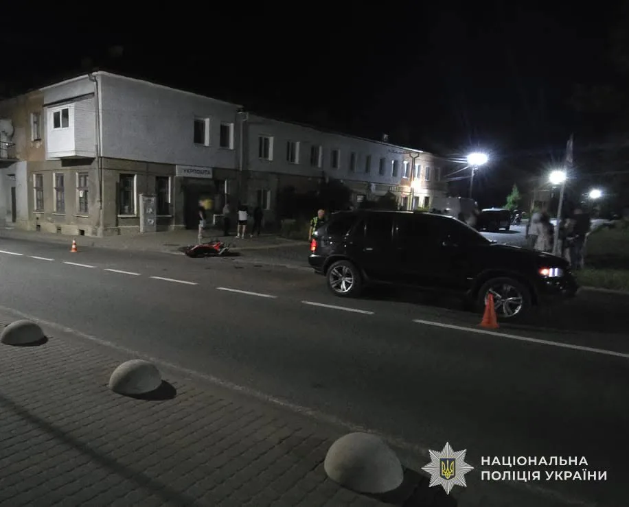 На Львівщині п’яний 19-річний мотоцикліст потрапив у ДТП з BMW X5: травмовано двох людей