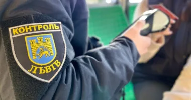 У Львові до психлікарні госпіталізують жінку, яка вдарила контролера в маршрутці