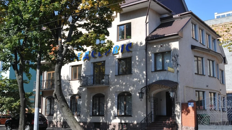 Екскерівник львівського підприємства роками виплачував зарплати фіктивним працівникам