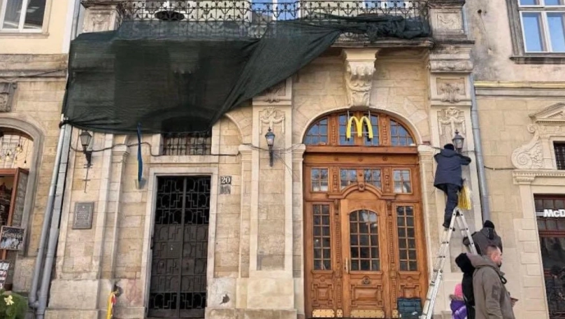 McDonald’s прибере частину обладнання з подвір’я на площі Ринок через скарги мешканців
