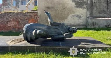 У Дрогобичі затримали чоловіка за наругу над меморіалом жертвам нацистської окупації