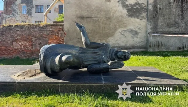 У Дрогобичі затримали чоловіка за наругу над меморіалом жертвам нацистської окупації