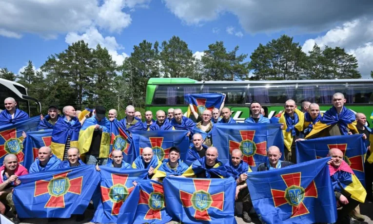 Під час 75-го обміну полоненими додому повернулися шестеро захисників зі Львівщини