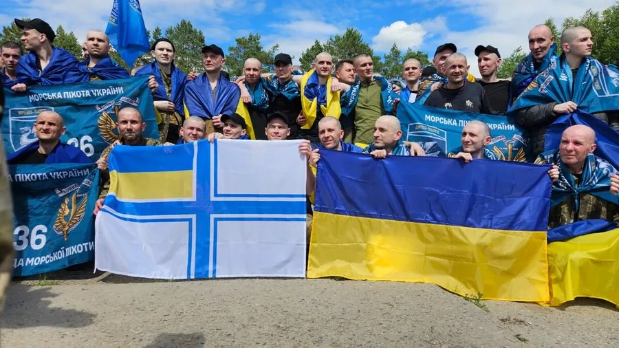 Під час обміну полоненими додому повернулися п’ятеро захисників зі Львівщини
