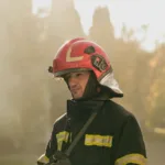 У Львові під час пожежі в квартирі постраждав чоловік: рятувальники винесли з вогню двох котів