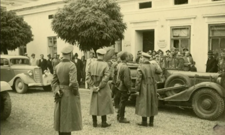 В Стрию у 1941 році “українців живими кидали у ями з негашеним вапном”…