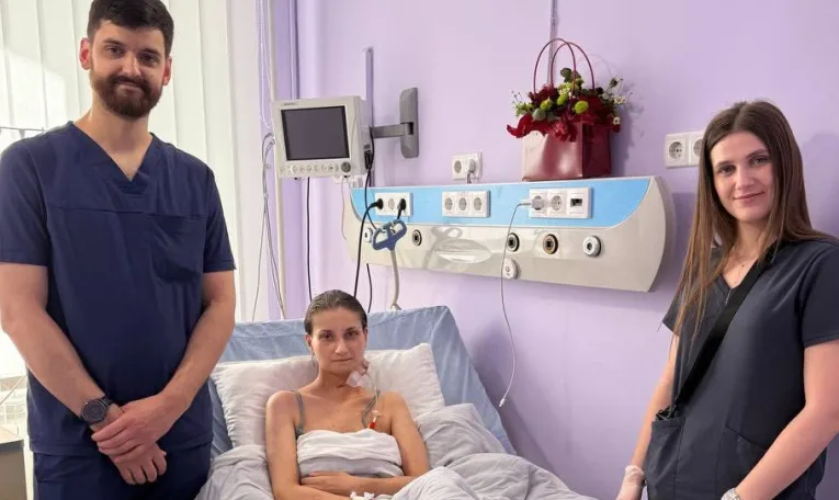 В Університетській лікарні Львова врятували жінку, у якої через пневмонію на 80% відмовили легені