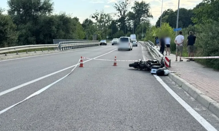 У Пустомитах мотоцикл BMW збив 14-річну дівчину: до лікарні потрапили троє людей