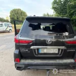 На Яворівщині чоловік з автомата обстріляв автомобіль Lexus: йому повідомили про підозру у замаху на вбивство