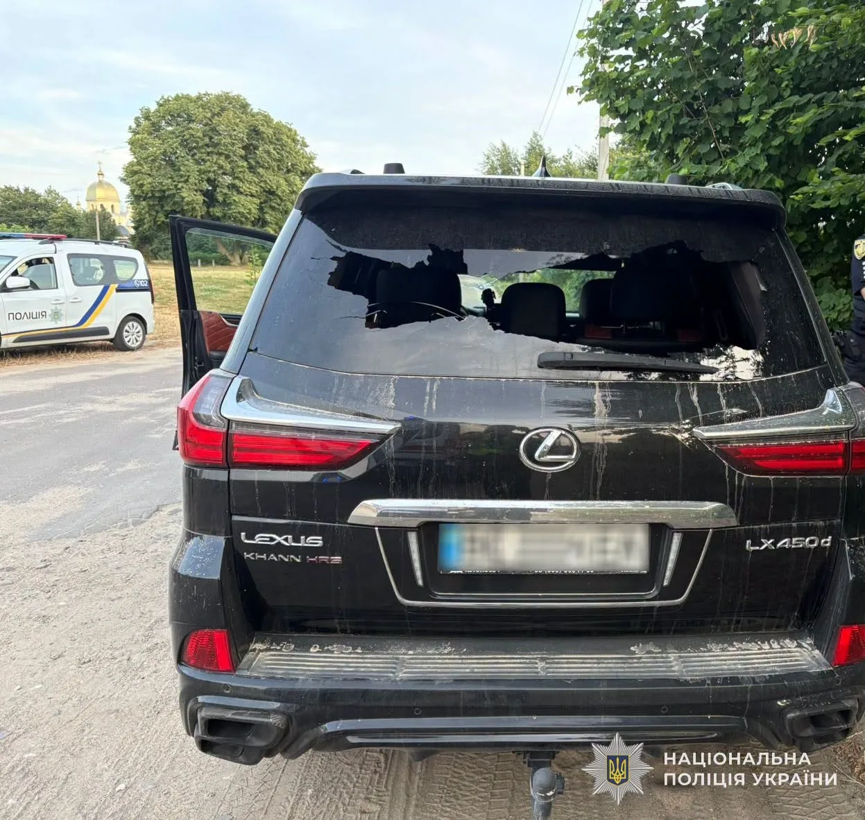 На Яворівщині чоловік з автомата обстріляв автомобіль Lexus: йому повідомили про підозру у замаху на вбивство