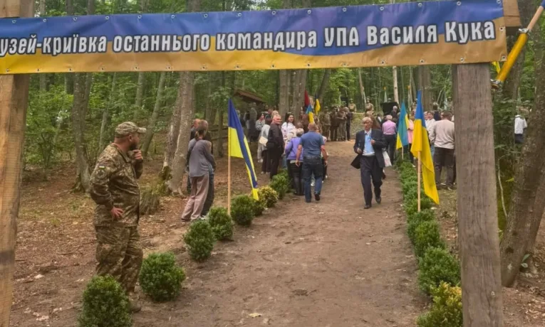 На Львівщині відкрили відновлену криївку-музей останнього головнокомандувача УПА Василя Кука
