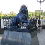 У тимчасово окупованому Донецьку демонтували подарованого Львовом лева