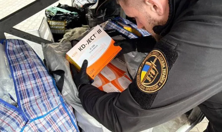 Львівські митники виявили контрабанду майже 23 тисяч інсулінових шприців