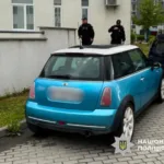 У Львові в автомобілі виявили тіло чоловіка з вогнепальним пораненням