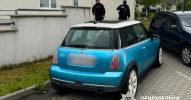 У Львові в автомобілі виявили тіло чоловіка з вогнепальним пораненням
