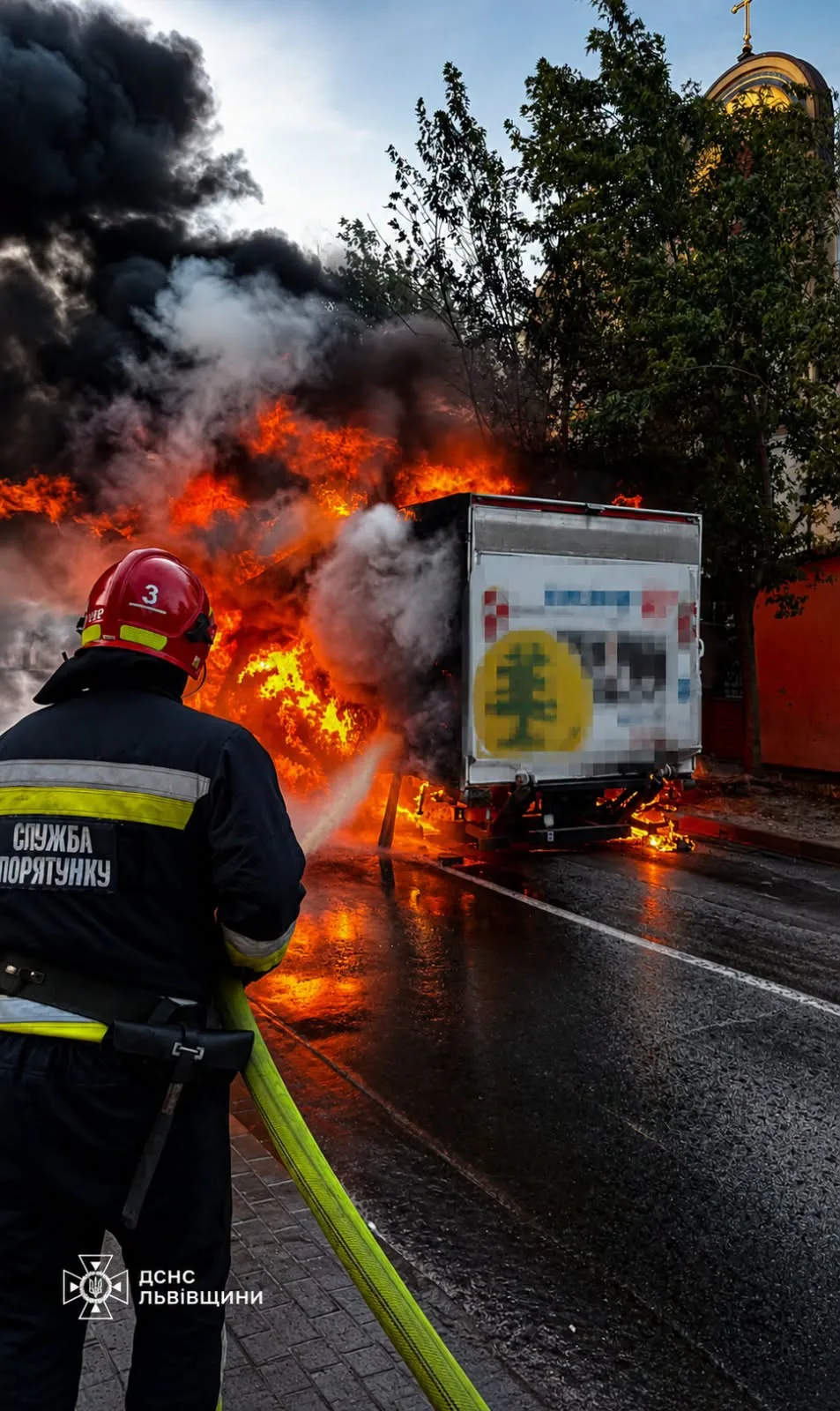 У Львові під час руху загорілась вантажівка MAN