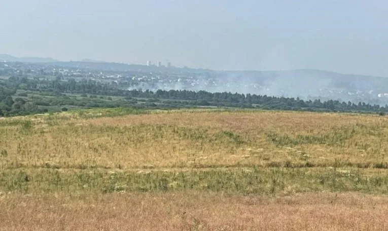 На Львівщині четвертий день гасять масштабну пожежу на торфовищах