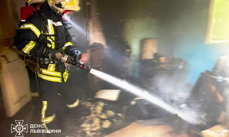 Під час пожежі в будинку на Львівщині загинули троє чоловіків