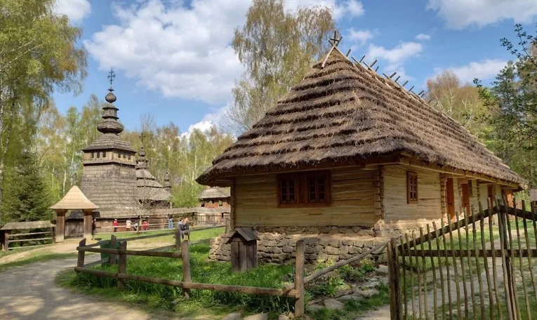Суд у Львові закрив справу щодо посадовця музею «Шевченківський гай» через закінчення строків давності