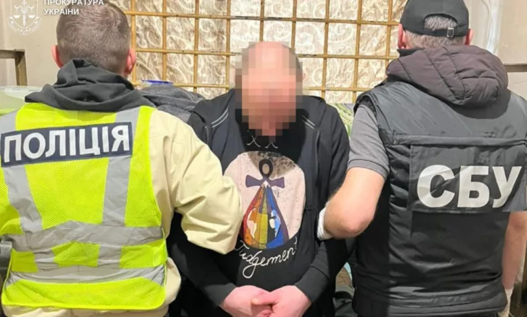 У Львові судитимуть чоловіка, який продавав гексоген і кулемети просто з камери СІЗО
