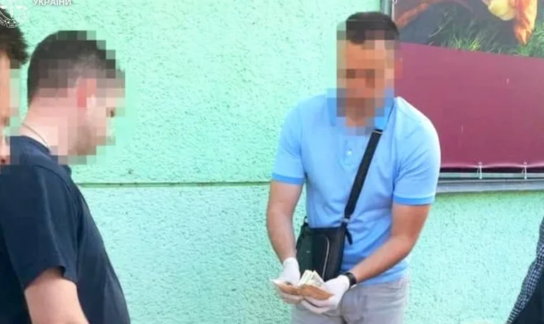 На Львівщині голову ГО засудили за вимагання хабаря та контрабанду таблеток у панчохах