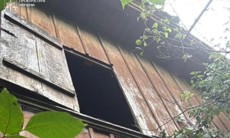 У Дрогобичі жінка через ревнощі скинула знайомого з горища: чоловік помер