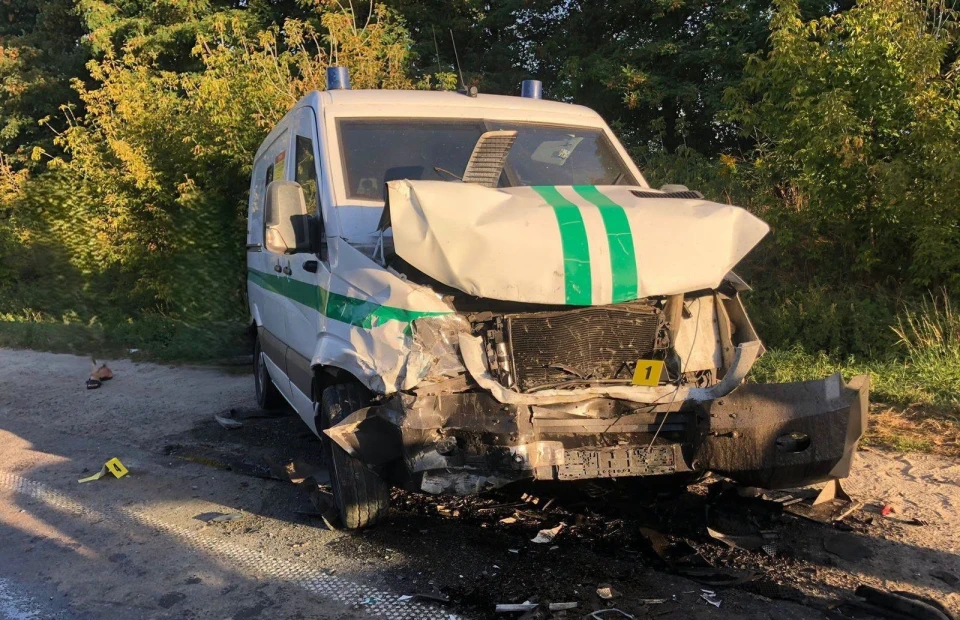 На Львівщині інкасаторський автомобіль потрапив у ДТП: травмовані семеро людей