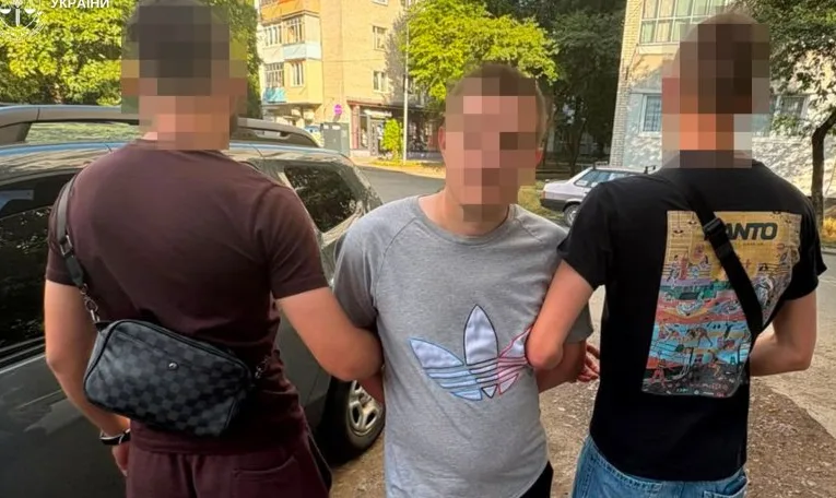 У Львові затримали грабіжника, який відібрав золотий кулон у 58-річної жінки