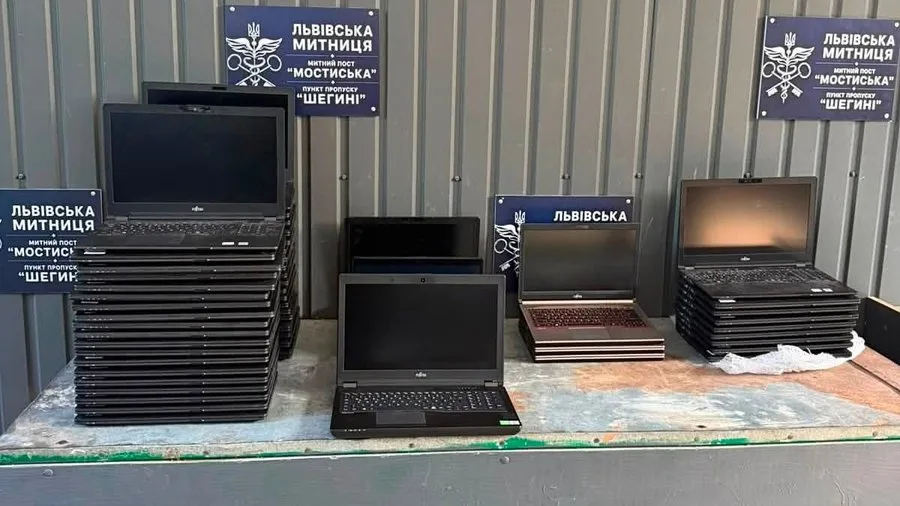 а кордоні у «Шегинях» вилучили 55 незадекларованих ноутбуків вартістю майже 400 тисяч гривень